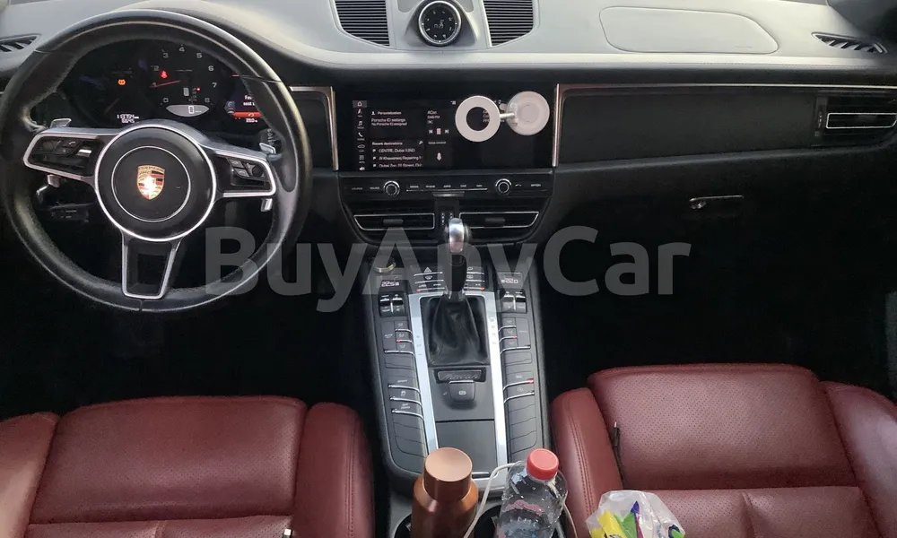 Vehicle photo 9