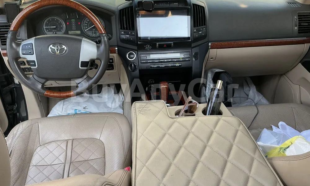 Vehicle photo 8