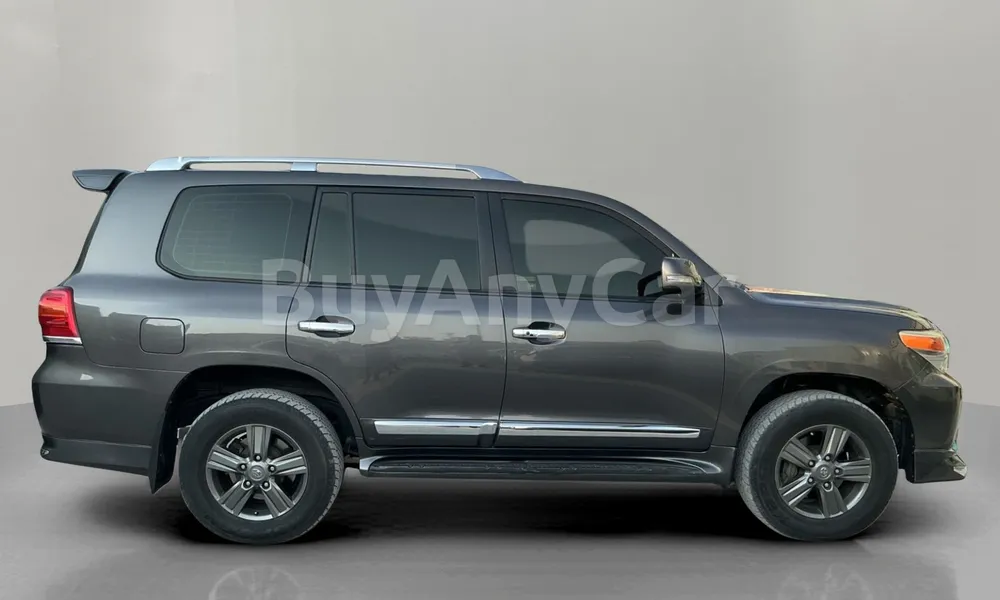 Vehicle photo 3