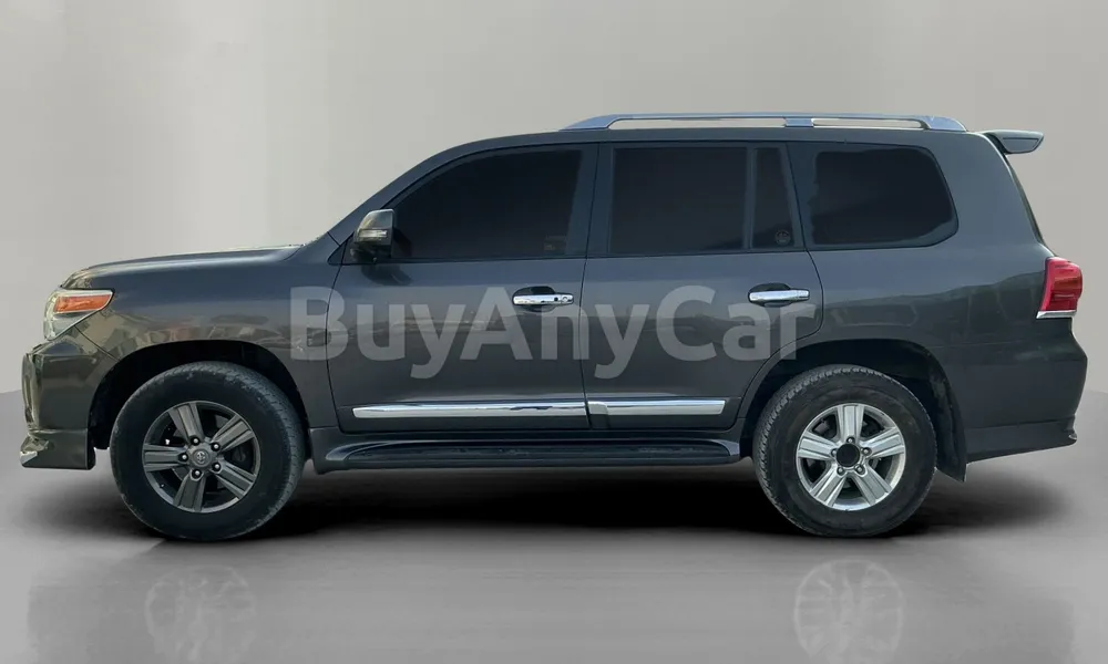Vehicle photo 4