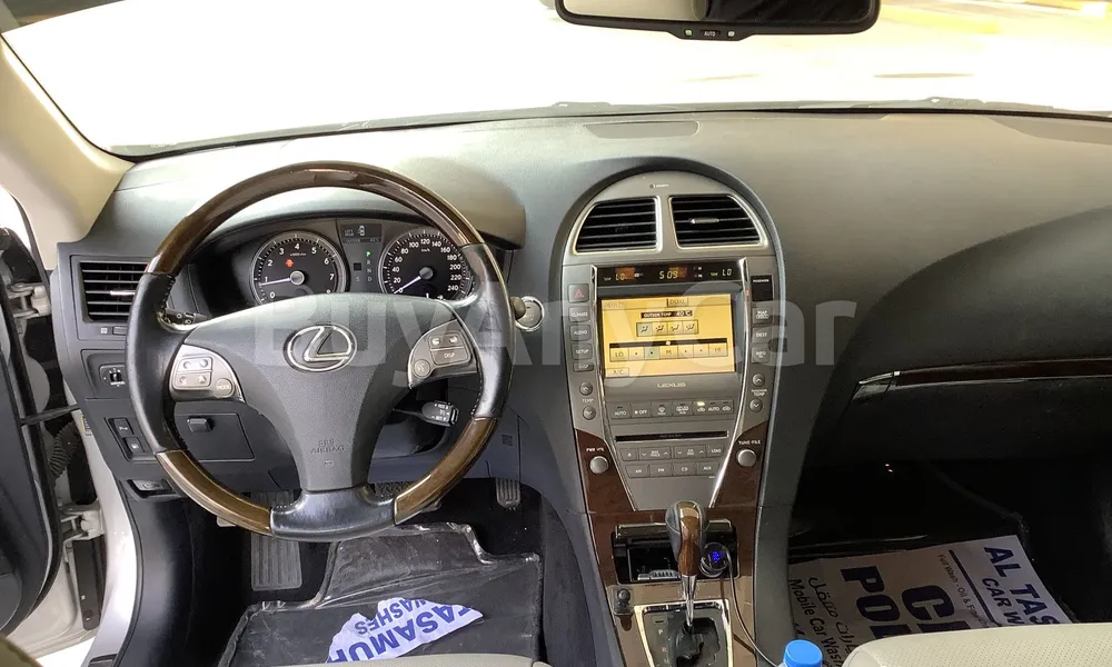 Vehicle photo 7
