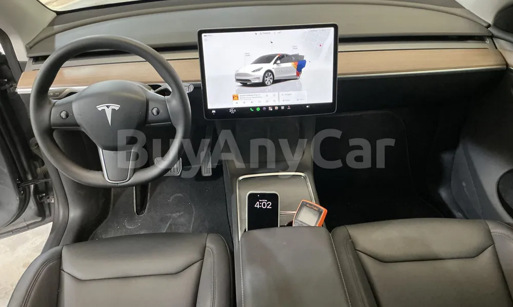 Vehicle photo 8