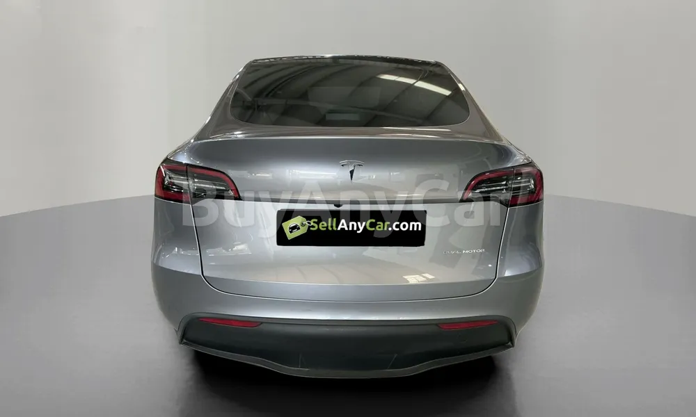 Vehicle photo 2