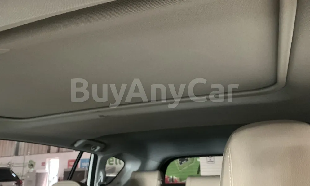 Vehicle photo 9