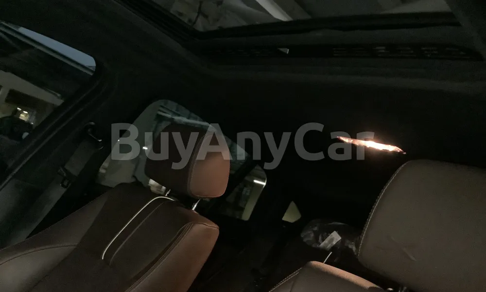 Vehicle photo 9