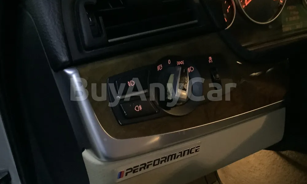 Vehicle photo 9
