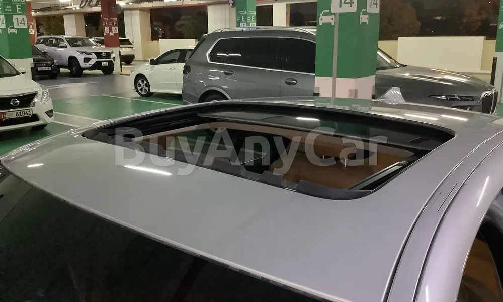 Vehicle photo 5