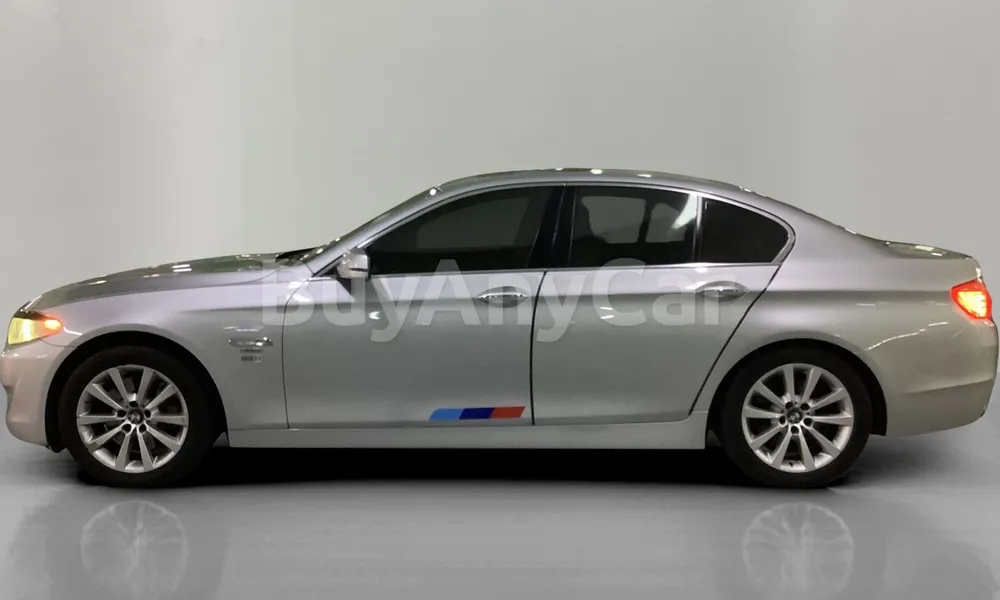 Vehicle photo 3