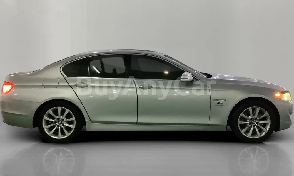 Vehicle photo 4