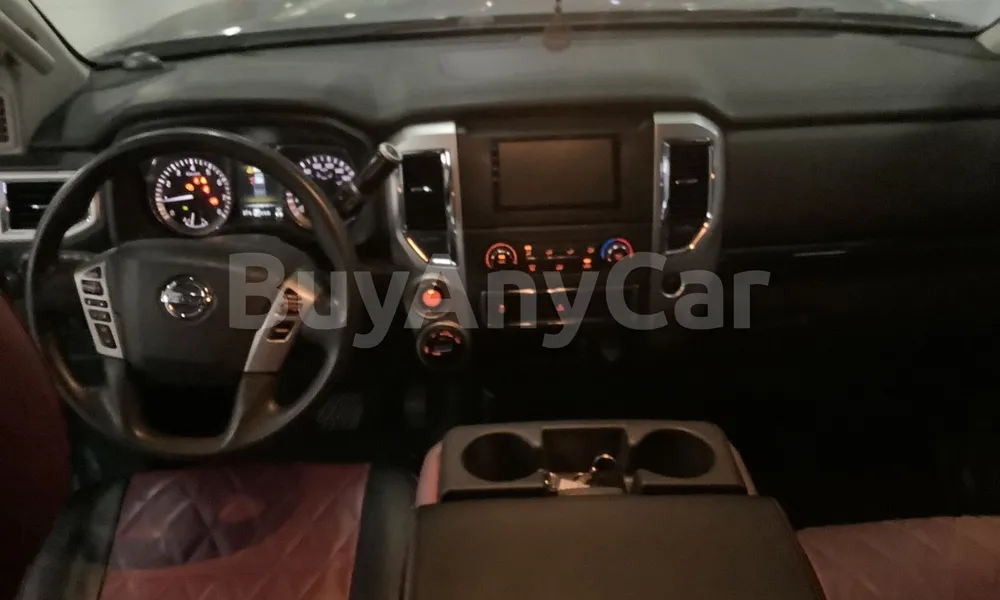 Vehicle photo 8