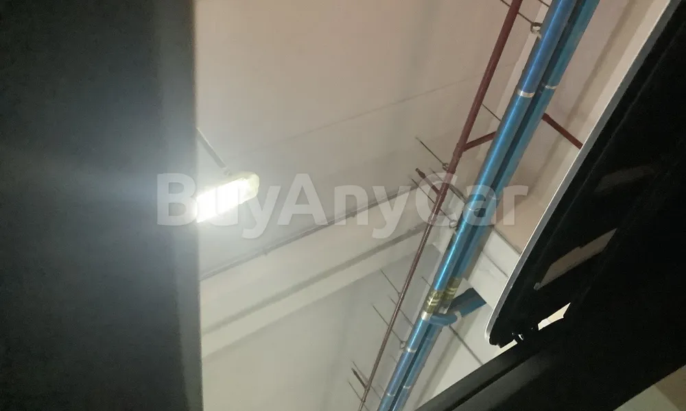 Vehicle photo 9