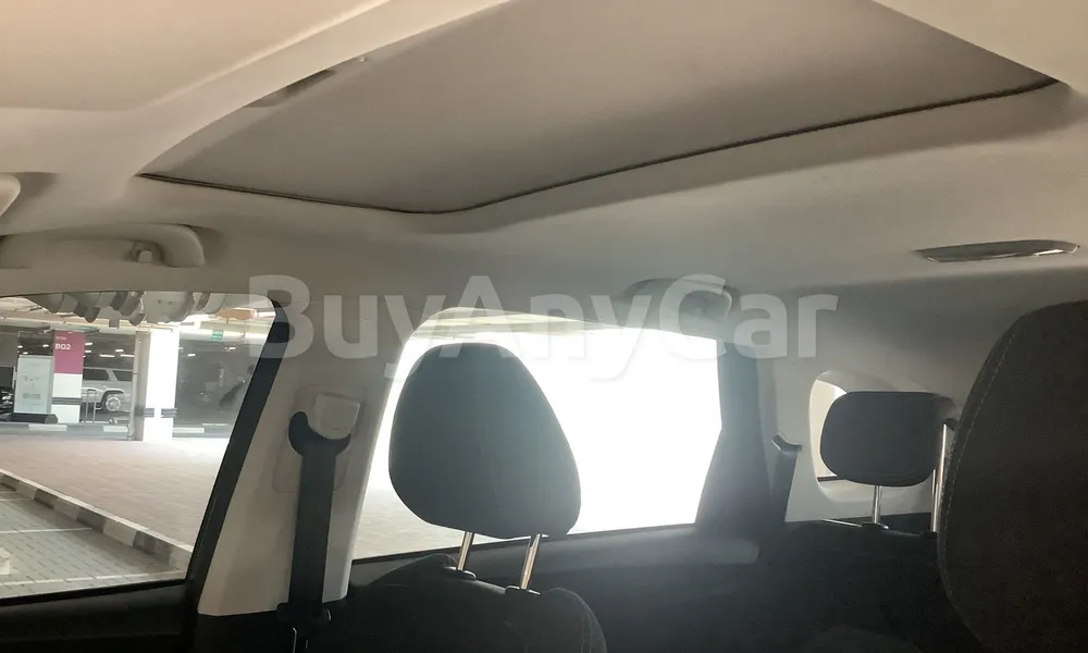 Vehicle photo 9