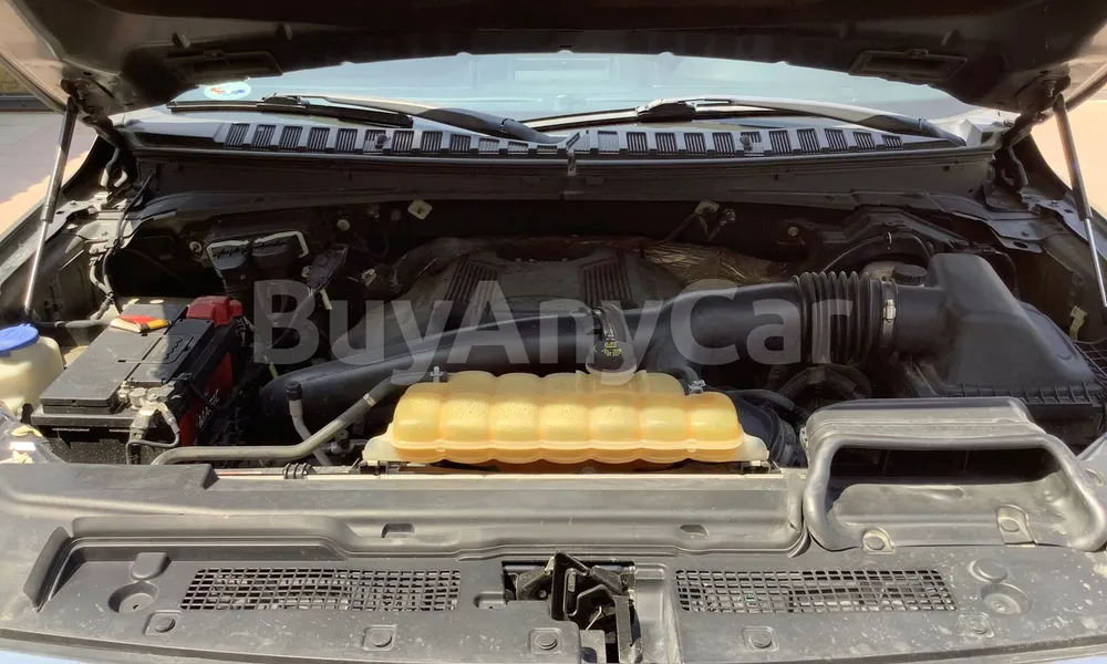 Vehicle photo 6