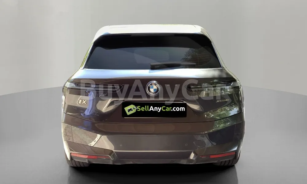 Vehicle photo 2