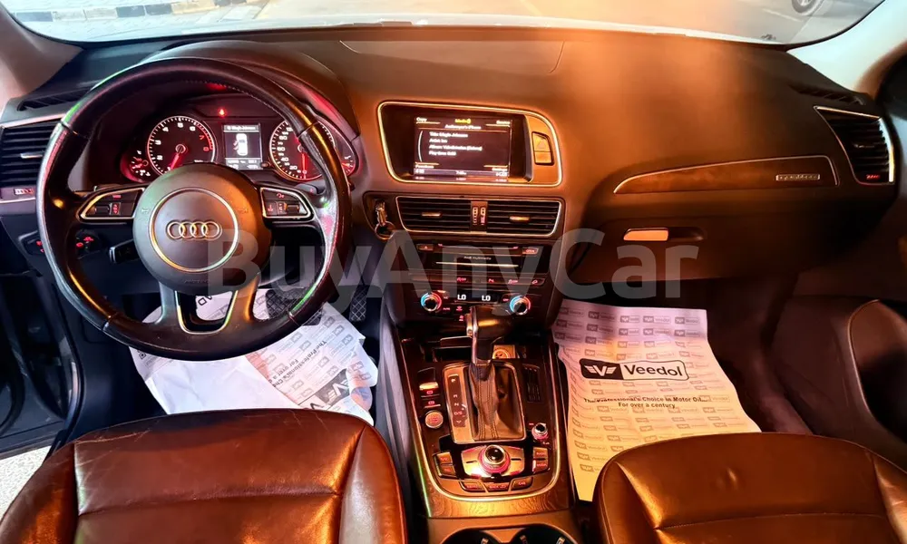 Vehicle photo 8