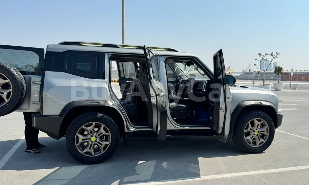 Vehicle photo 5
