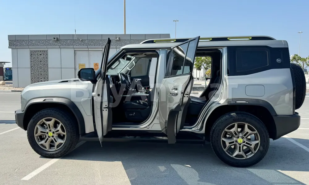Vehicle photo 3