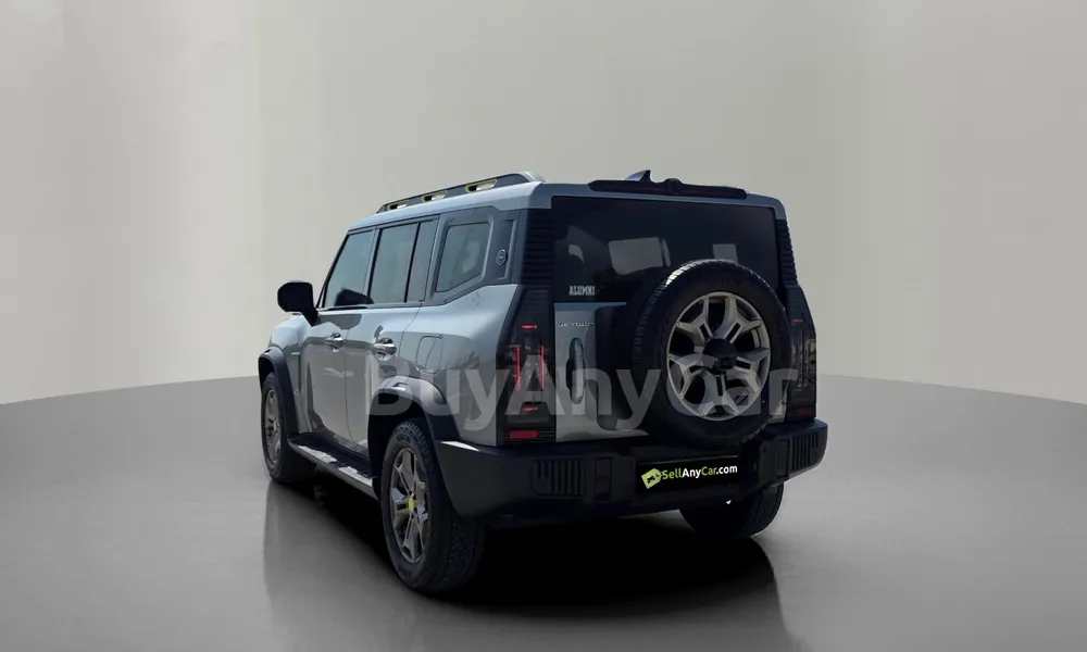 Vehicle photo 2