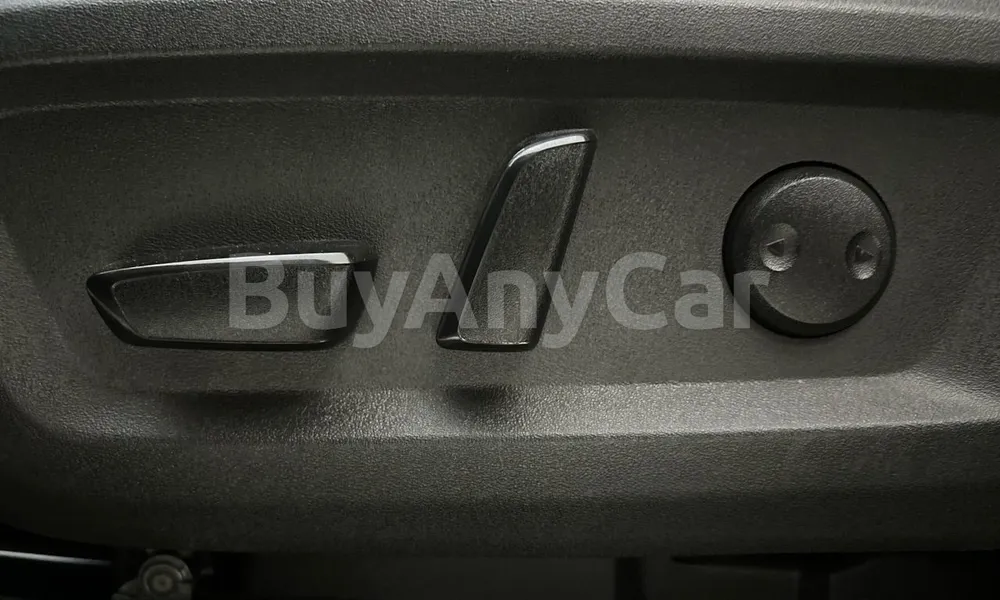 Vehicle photo 11