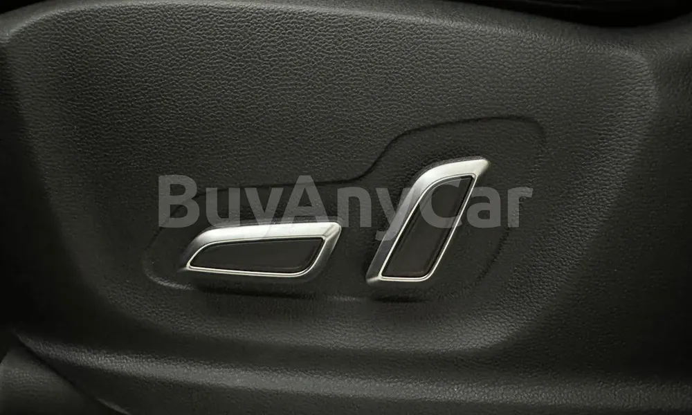 Vehicle photo 12