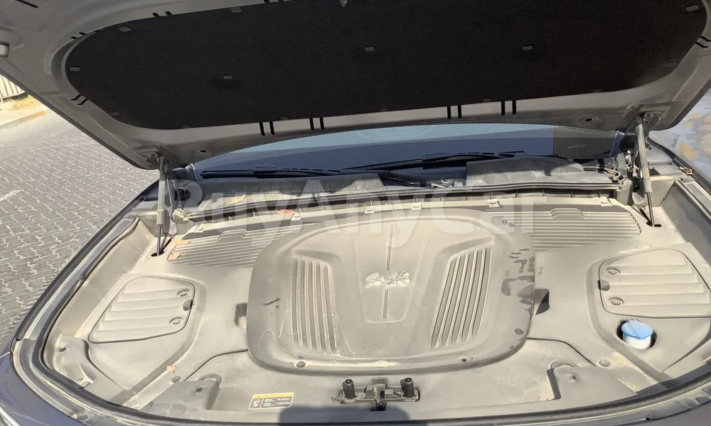 Vehicle photo 6
