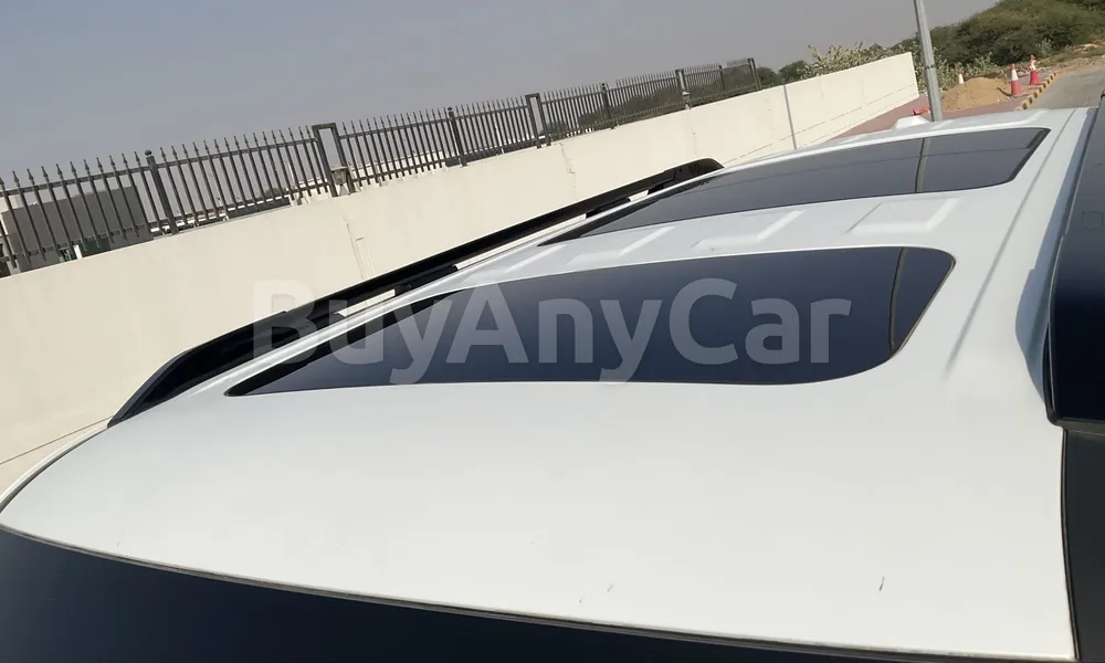 Vehicle photo 5