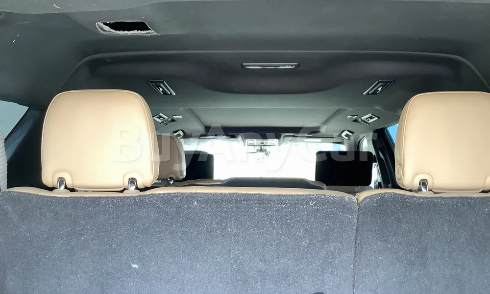 Vehicle photo 9