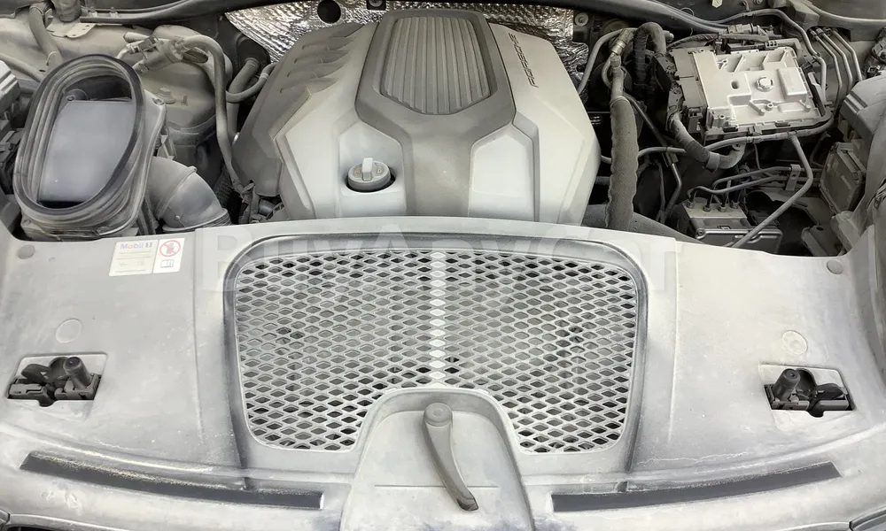 Vehicle photo 6