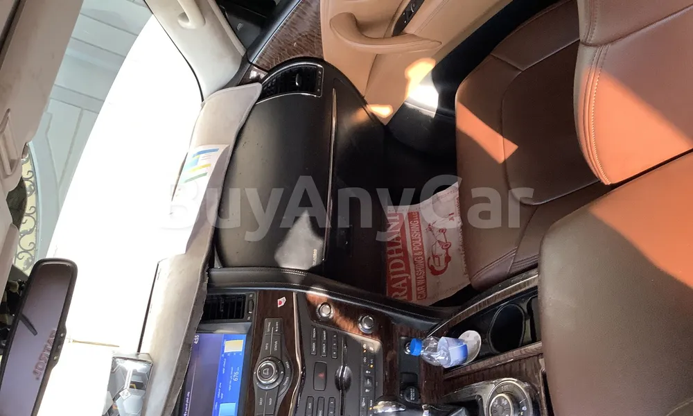 Vehicle photo 8
