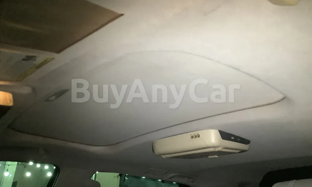 Vehicle photo 9