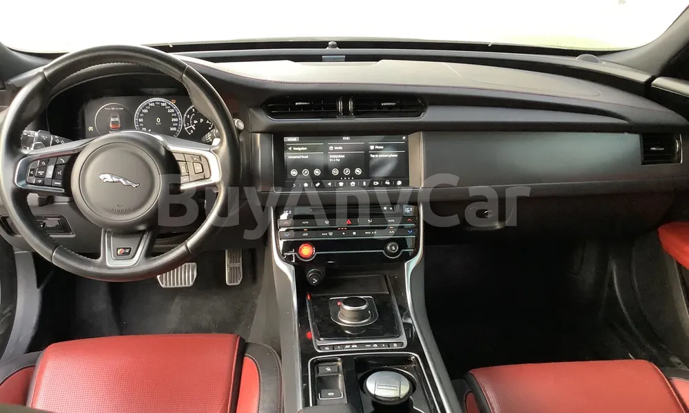 Vehicle photo 8