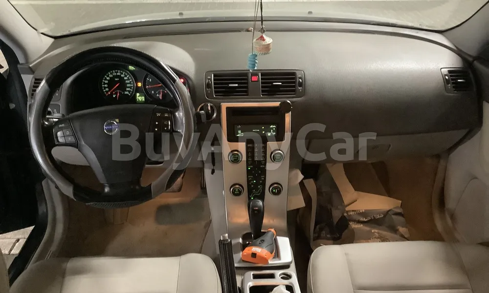 Vehicle photo 8