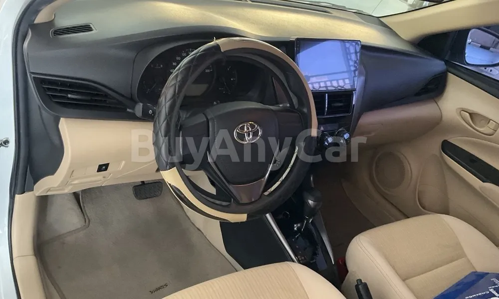 Vehicle photo 8