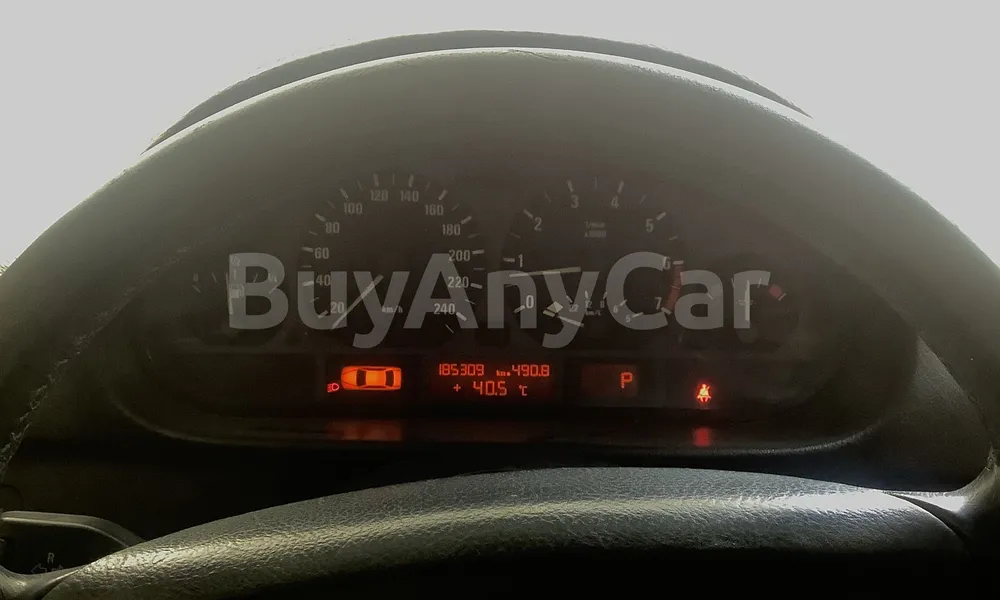 Vehicle photo 5