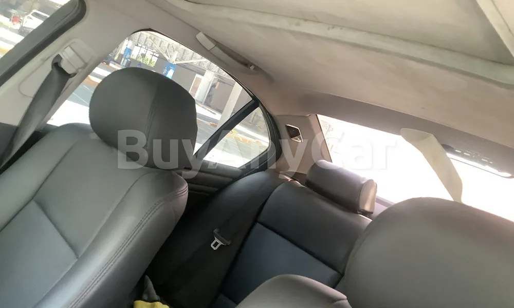 Vehicle photo 9