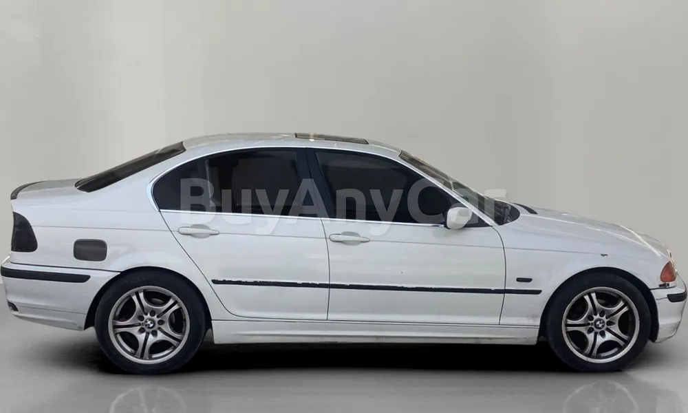 Vehicle photo 3