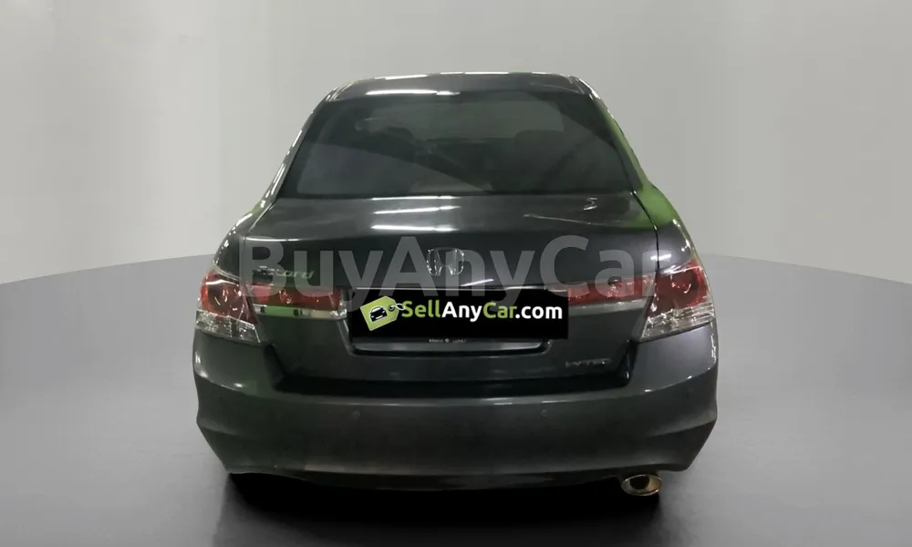 Vehicle photo 2