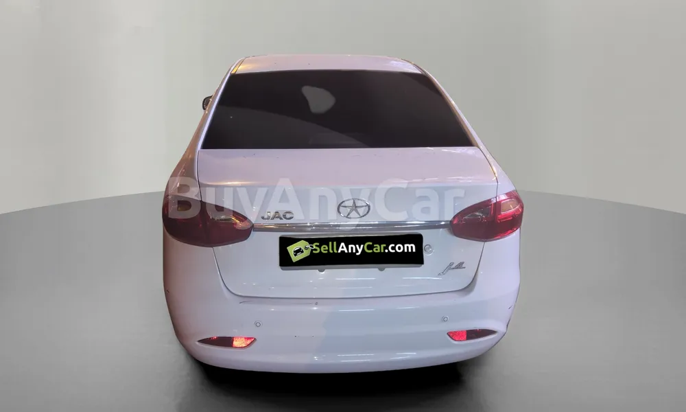 Vehicle photo 2