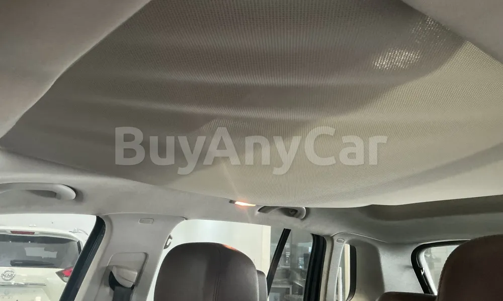 Vehicle photo 7