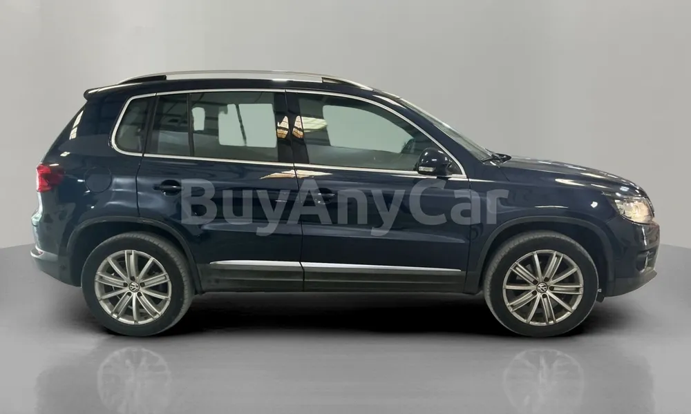 Vehicle photo 4