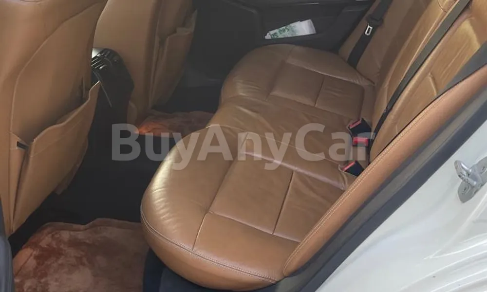Vehicle photo 11