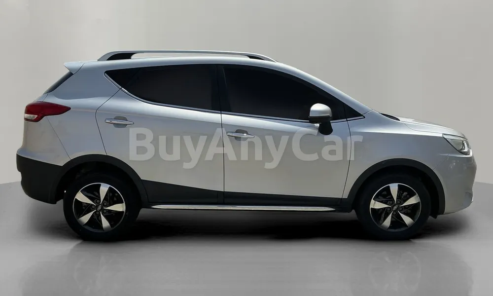 Vehicle photo 3