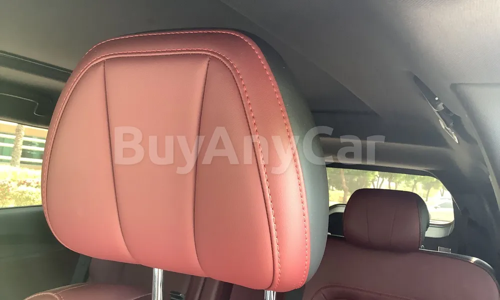 Vehicle photo 9