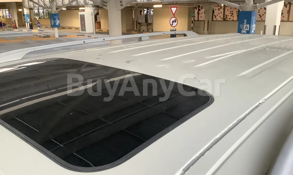 Vehicle photo 5