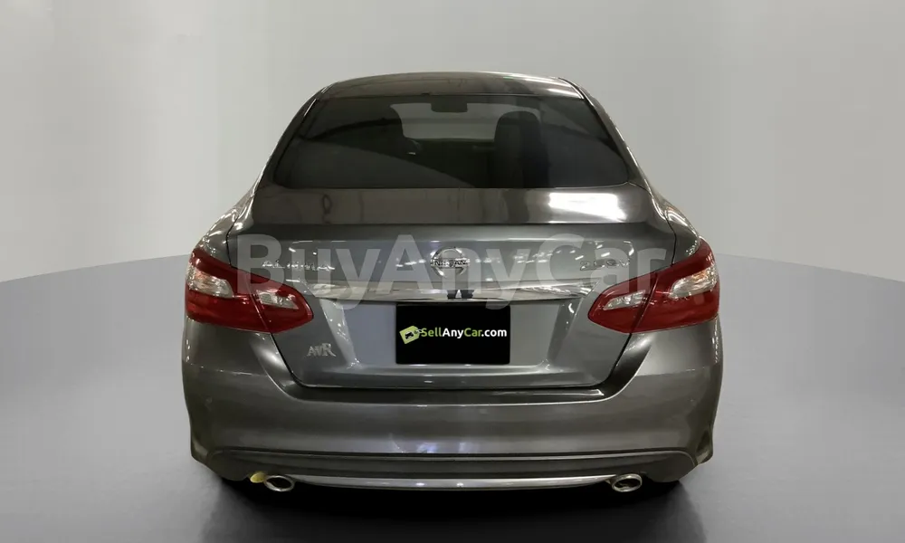 Vehicle photo 2