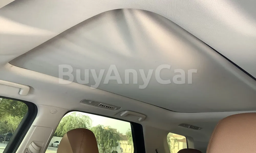 Vehicle photo 9