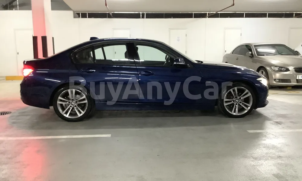 Vehicle photo 3