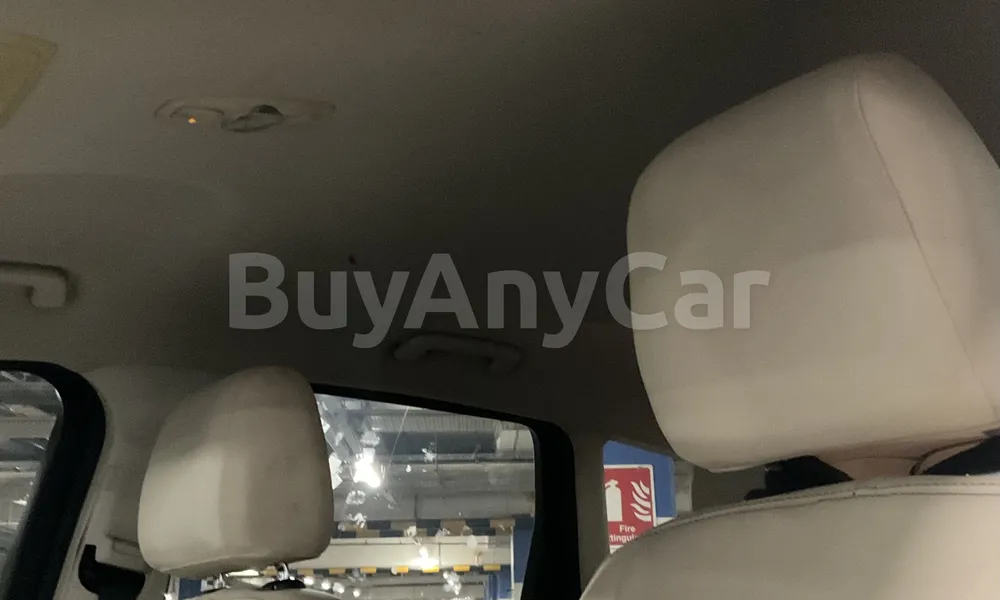 Vehicle photo 9