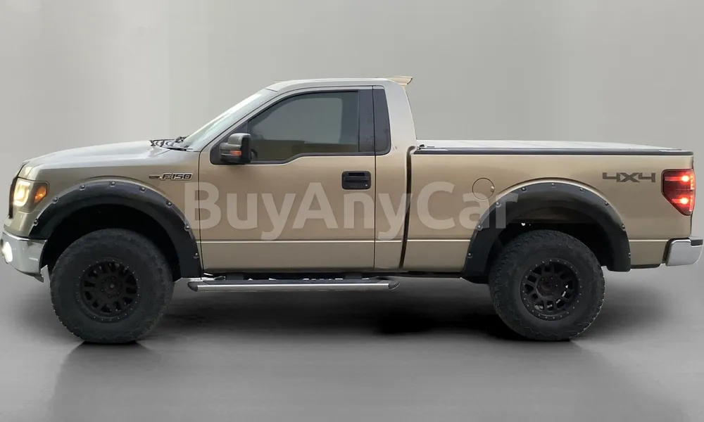 Vehicle photo 4