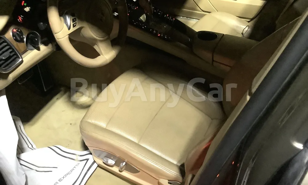 Vehicle photo 9